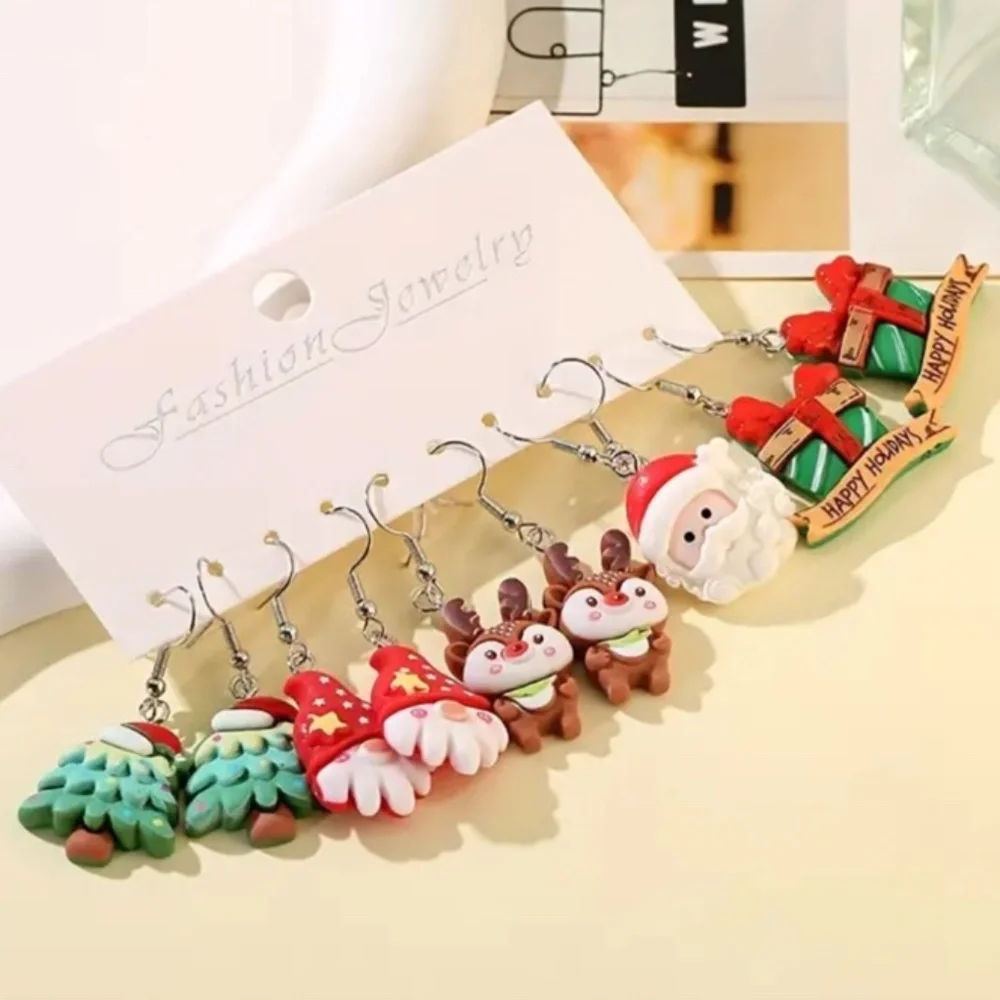 NWT! 5 Pairs of Absolutely Adorable Christmas Holiday Pierced Dangle Ear…